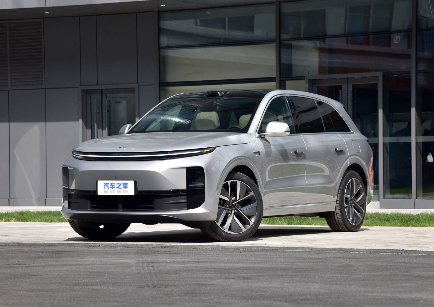 Li Auto L6 Officially Launched: Priced at RMB 249,800-279,800, a Five-Seat Mid-Large Extended-Range SUV